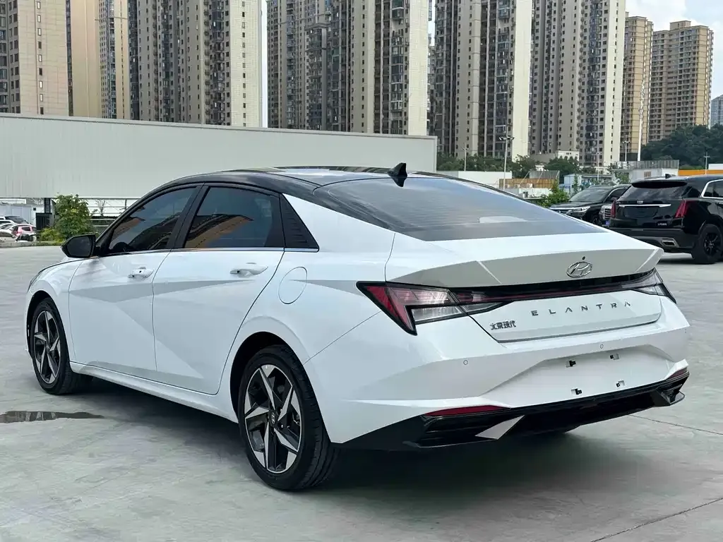 Hyundai Elantra — фото 5