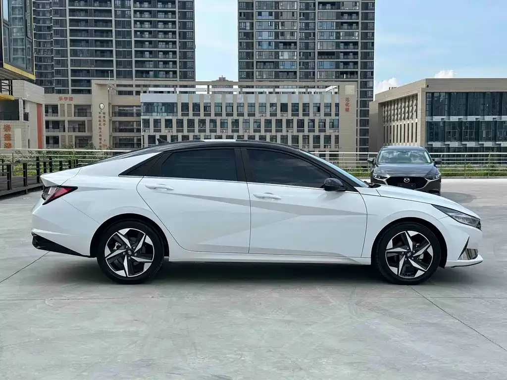 Hyundai Elantra — фото 9