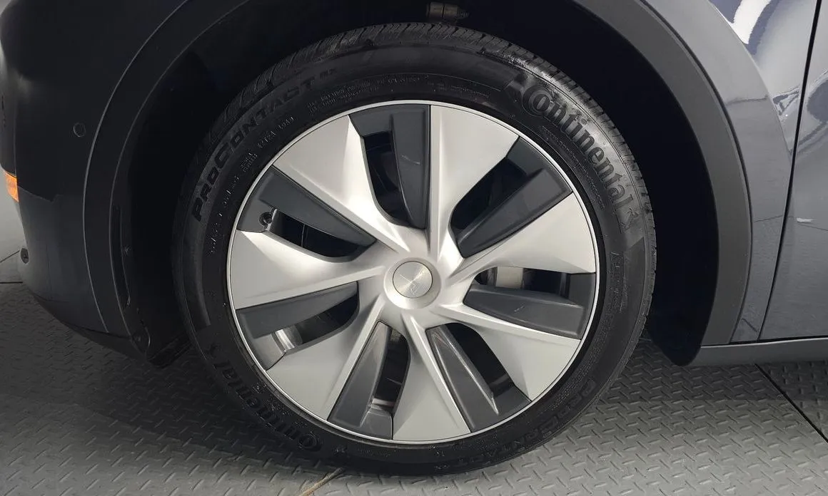 Tesla Model Y — фото 9