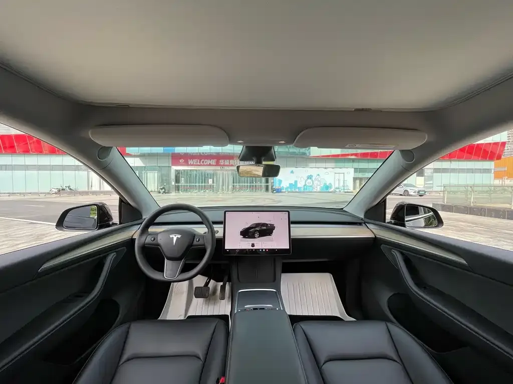 Tesla Model Y — фото 8