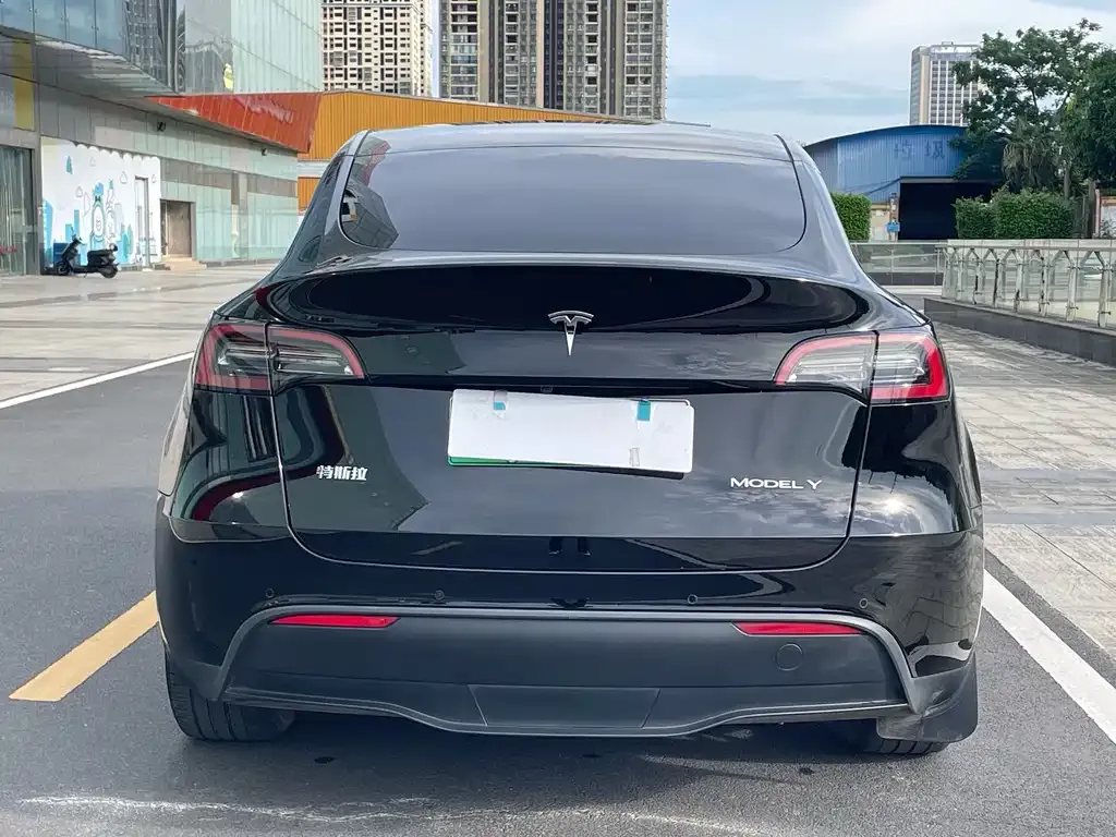 Tesla Model Y — фото 7