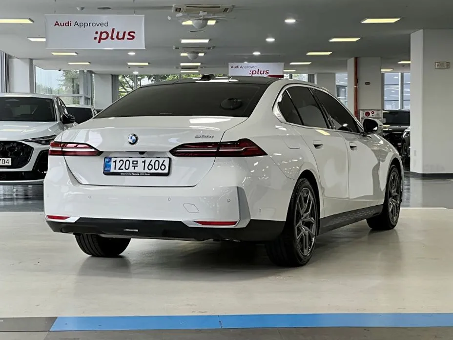 BMW 5-Series 2025 из KR, фото 10