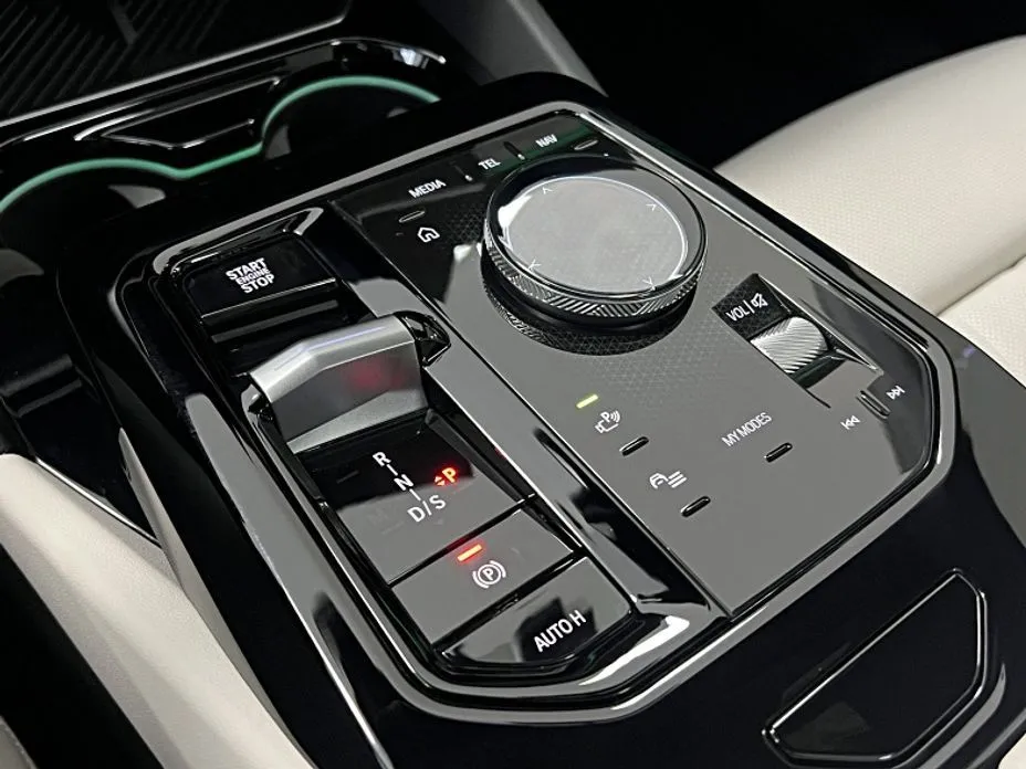 BMW 5-Series 2025 из KR, фото 3