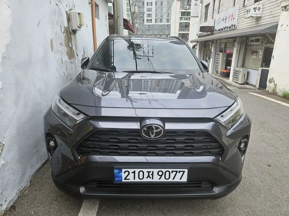 Toyota RAV4 — фото 1