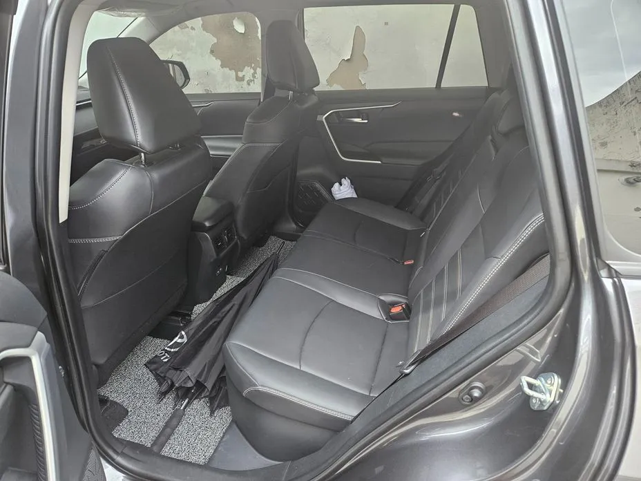 Toyota RAV4 — фото 4