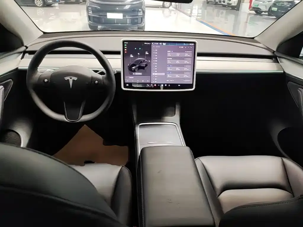 Tesla Model Y — фото 2