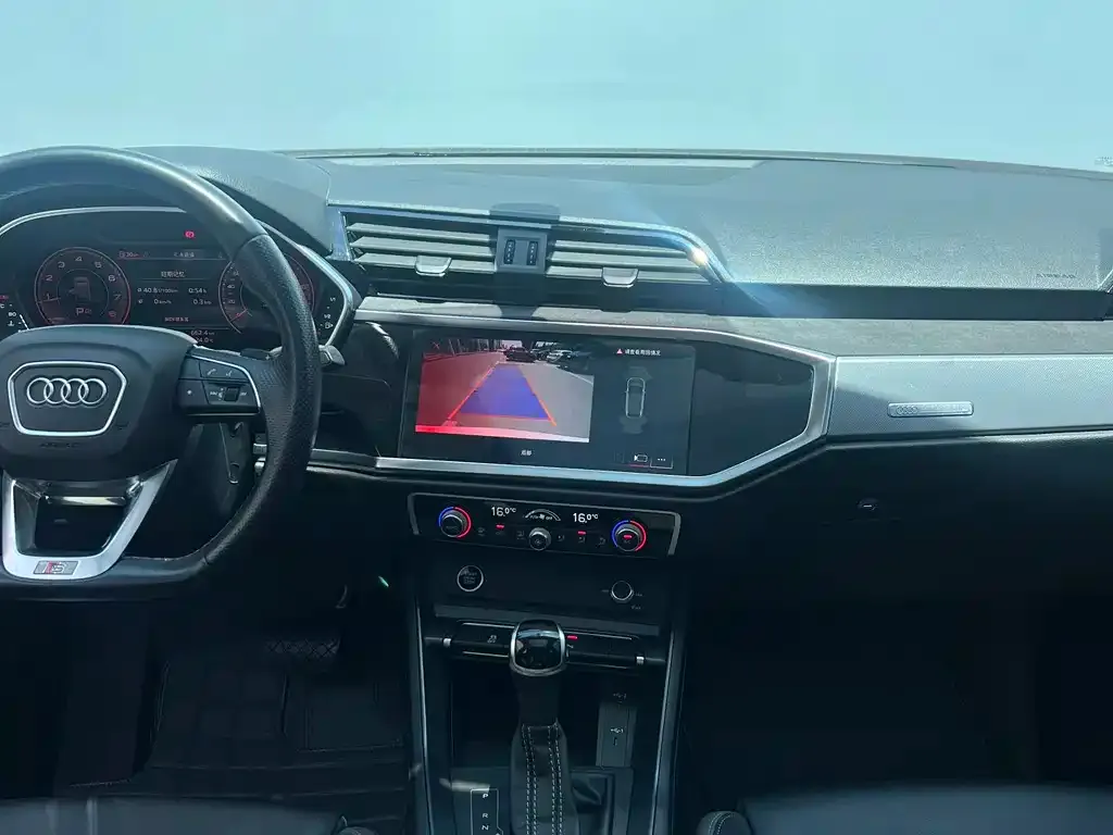 Audi Q3 Sportback — фото 2
