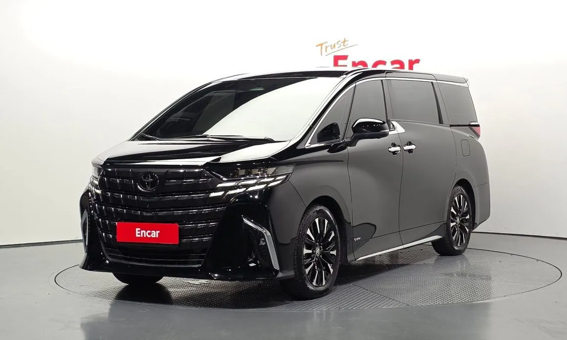Toyota Alphard — фото 1