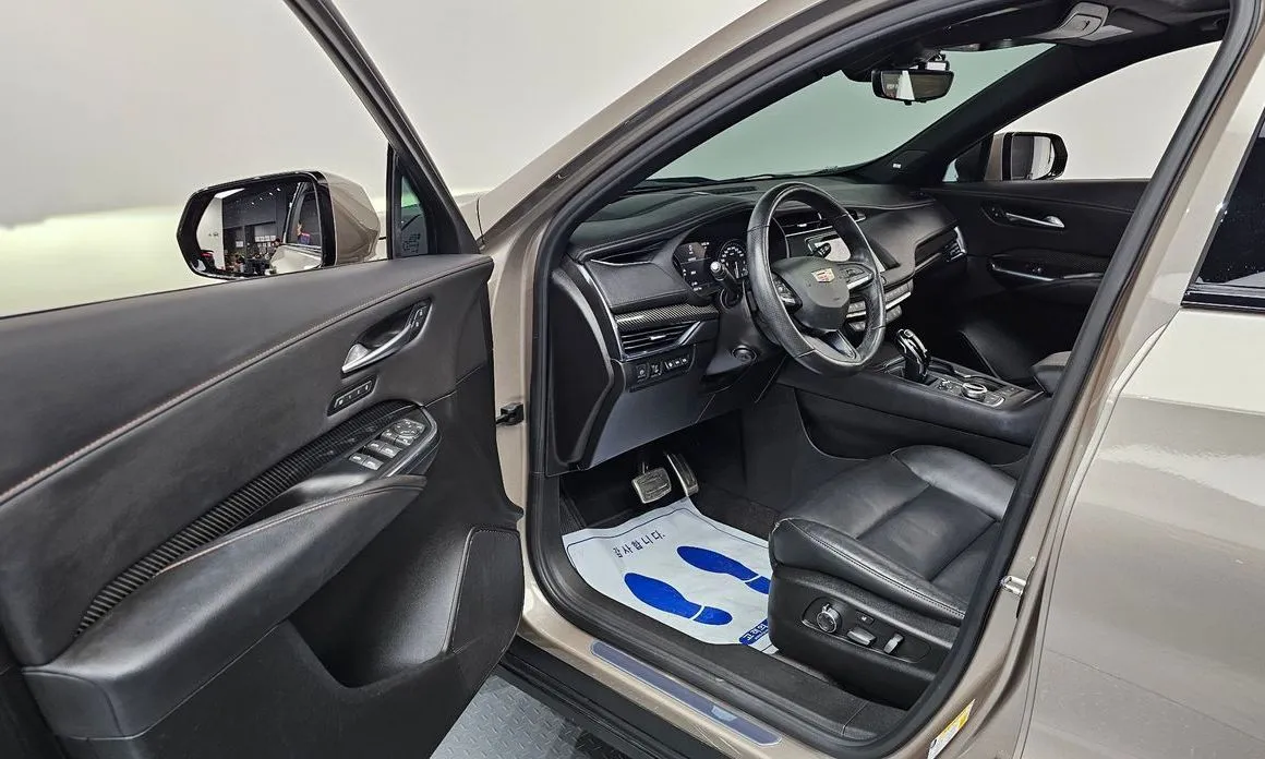 Cadillac XT4 2023 из KR, фото 4