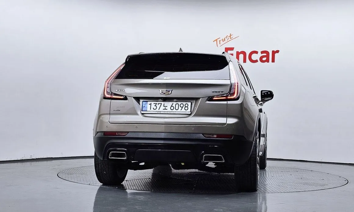 Cadillac XT4 2023 из KR, фото 2