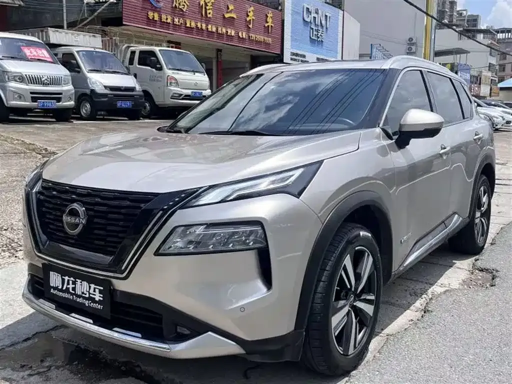 Nissan X-Trail — фото 1