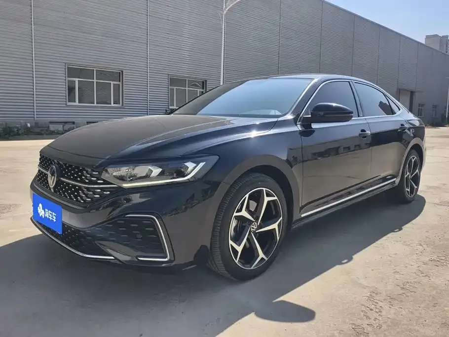 Volkswagen Passat — фото 1