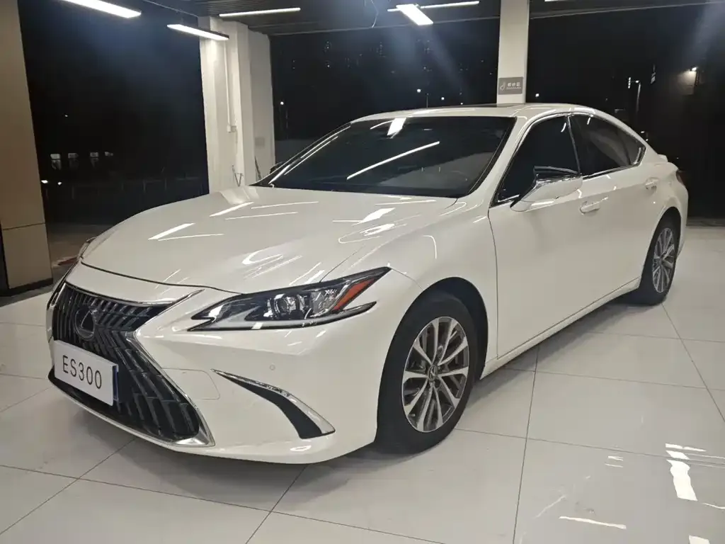 Lexus ES — фото 1