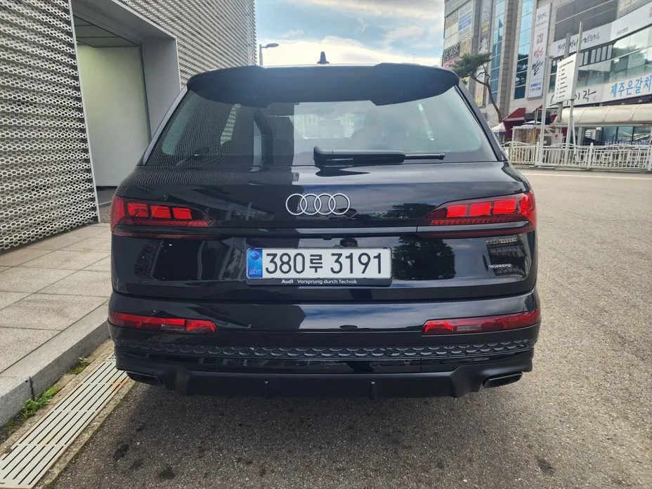 Audi Q7 — фото 10