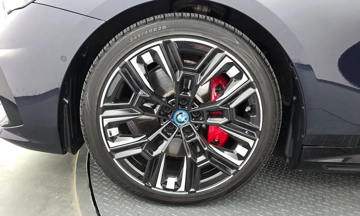 BMW i5 — фото 5