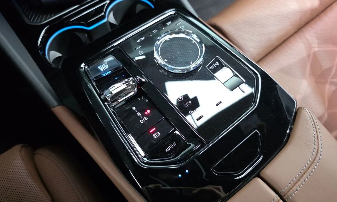 BMW i5 — фото 8