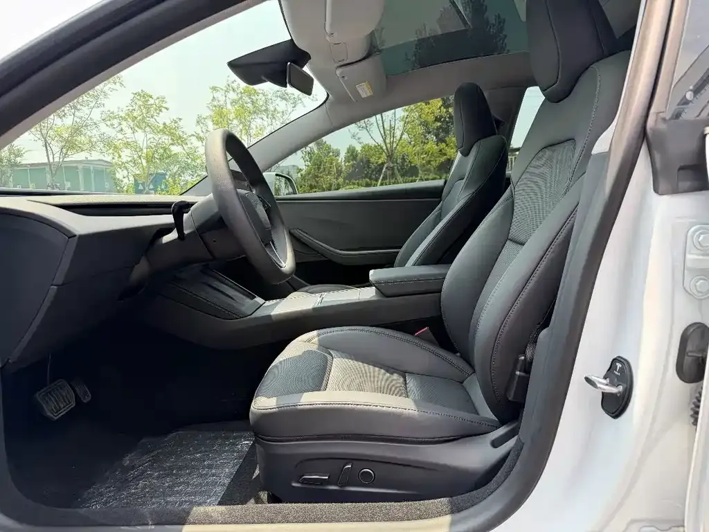 Tesla Model 3 — фото 10