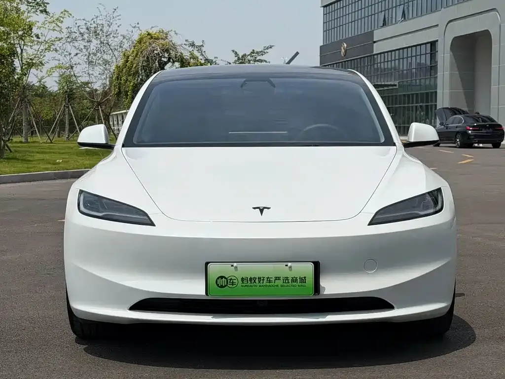Tesla Model 3 — фото 9