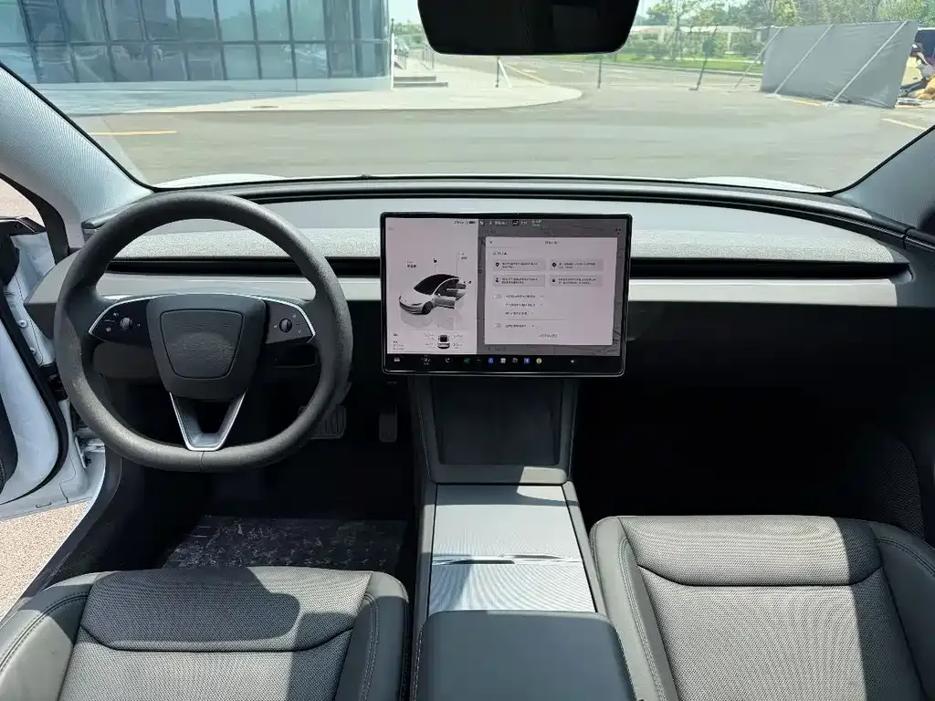 Tesla Model 3 — фото 8