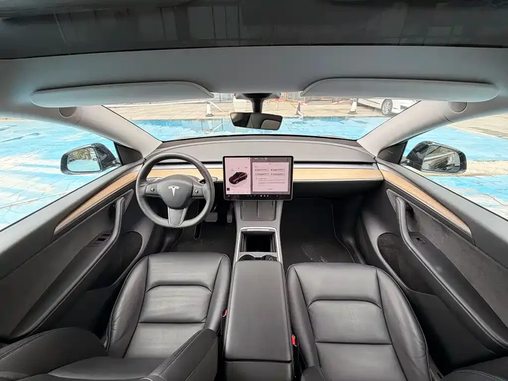 Tesla Model Y — фото 6