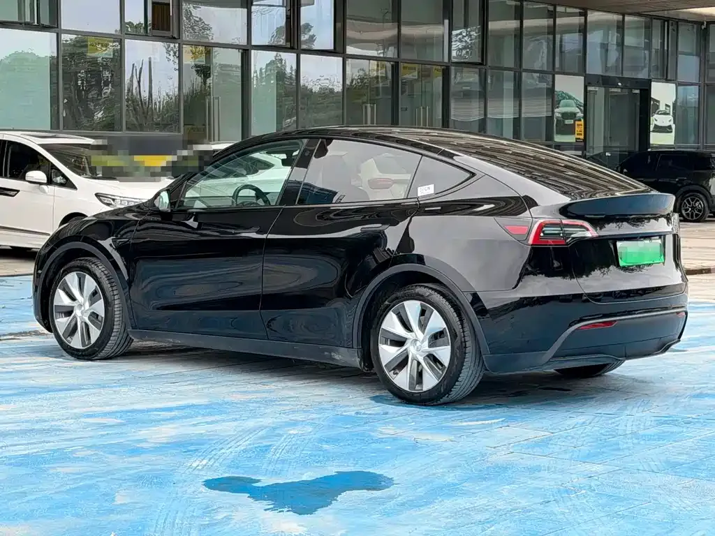 Tesla Model Y — фото 5