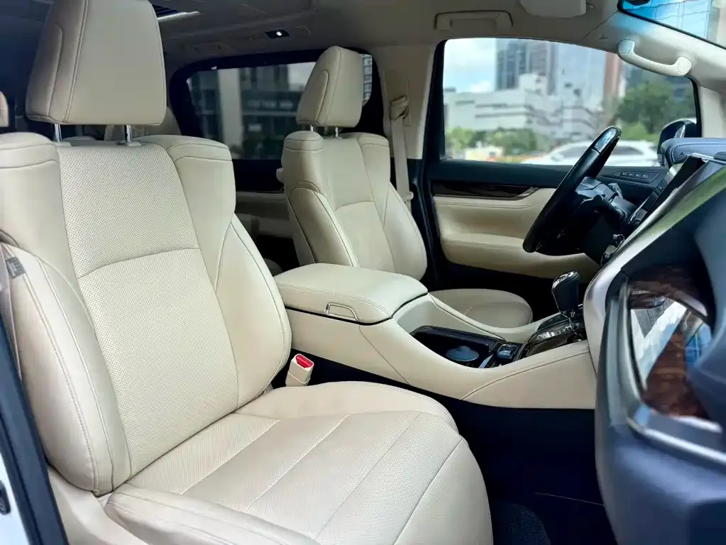 Toyota Alphard — фото 5