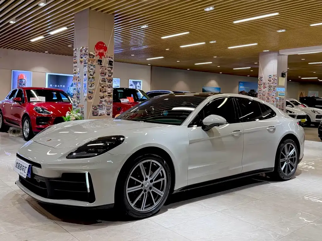 Porsche Panamera — фото 1