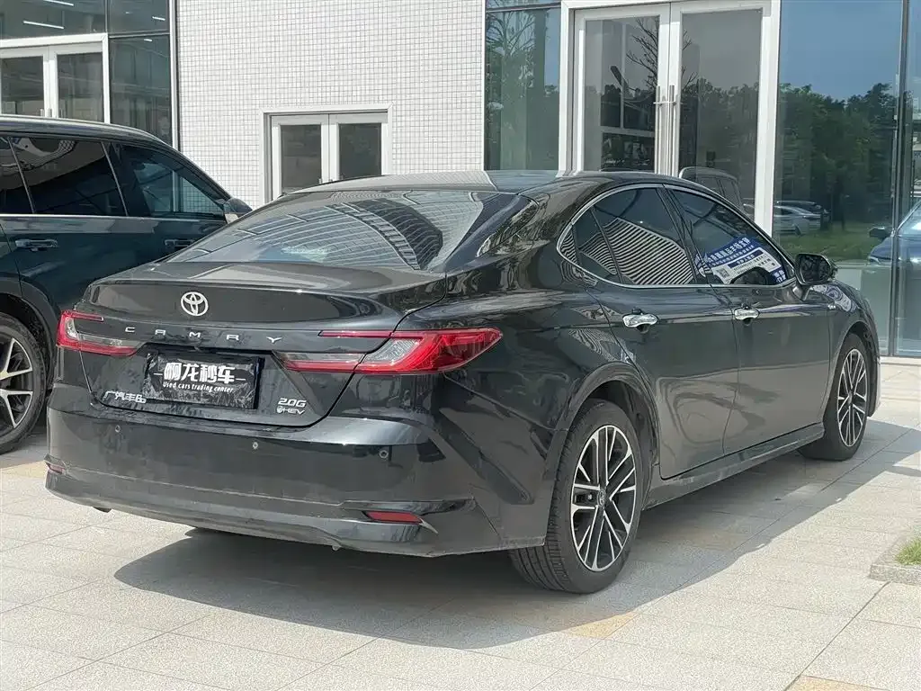 Toyota Camry — фото 5