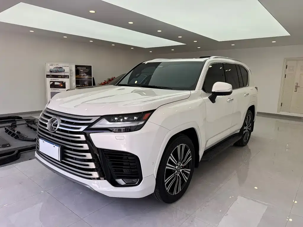 Lexus LX — фото 1