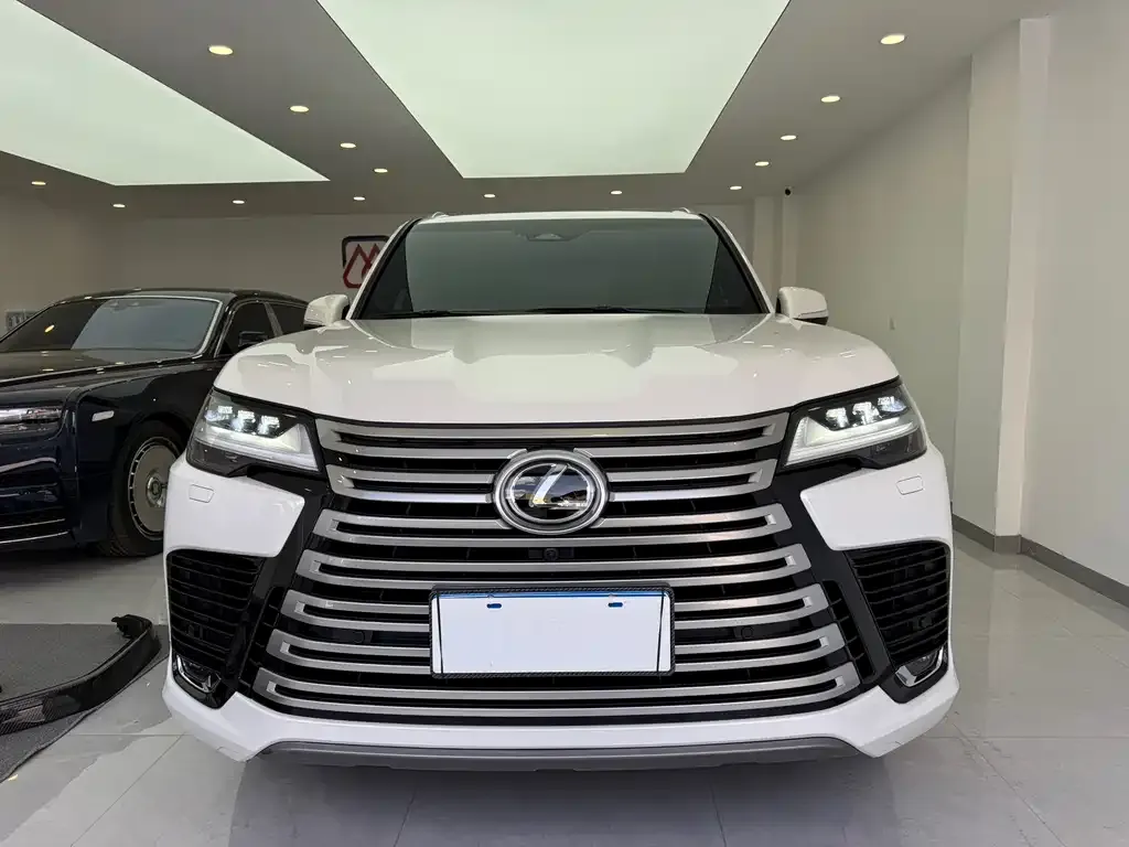 Lexus LX — фото 2