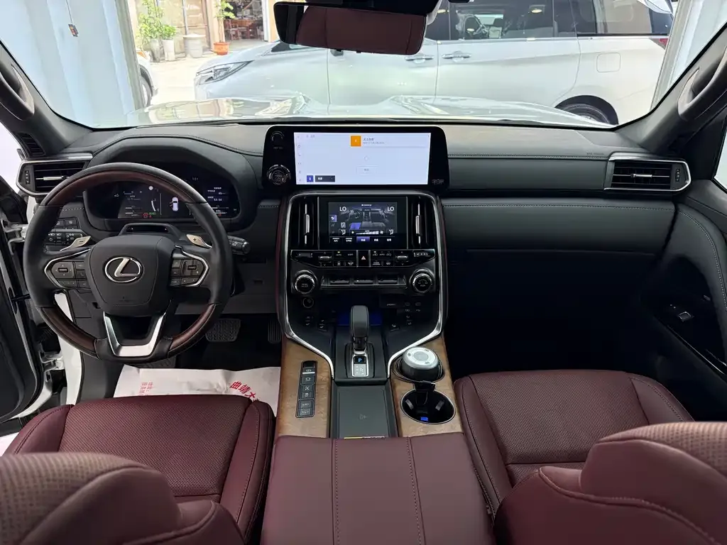 Lexus LX — фото 7