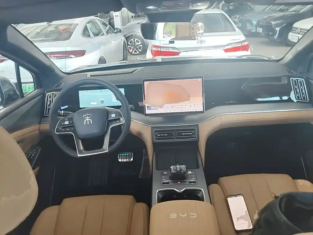 BYD L DM-i — фото 10