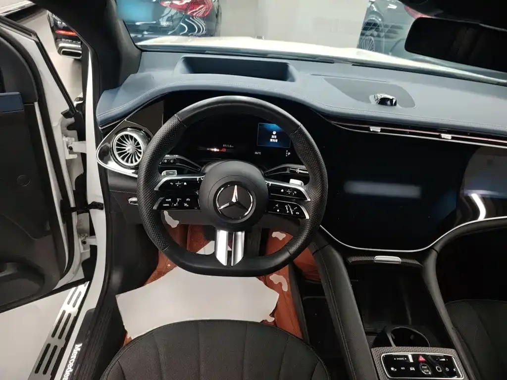 Mercedes-Benz EQE SUV — фото 4