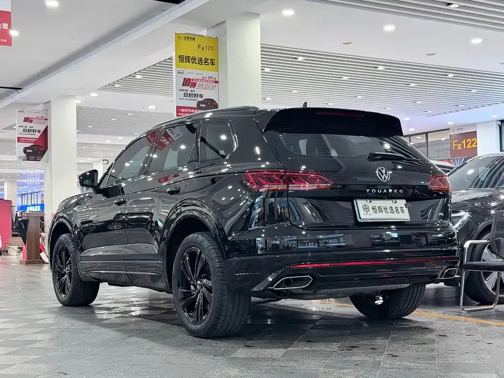 Volkswagen Touareg — фото 8