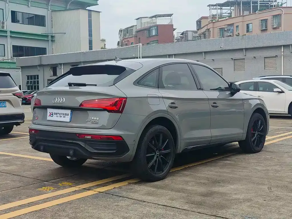 Audi Q5L Sportback — фото 8