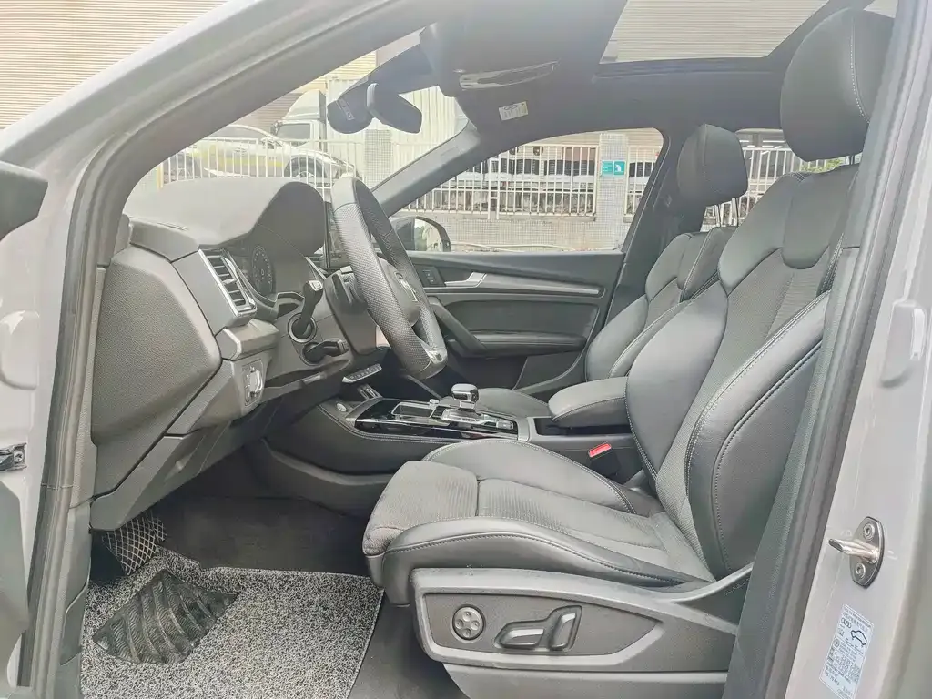 Audi Q5L Sportback — фото 4