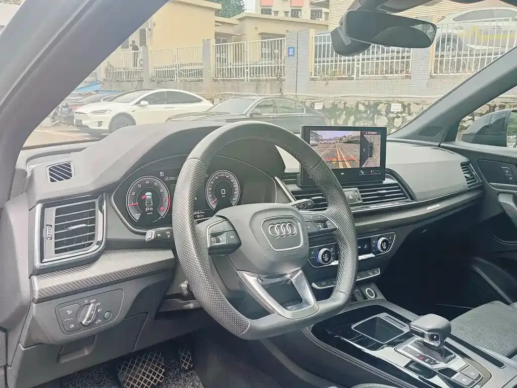 Audi Q5L Sportback — фото 6
