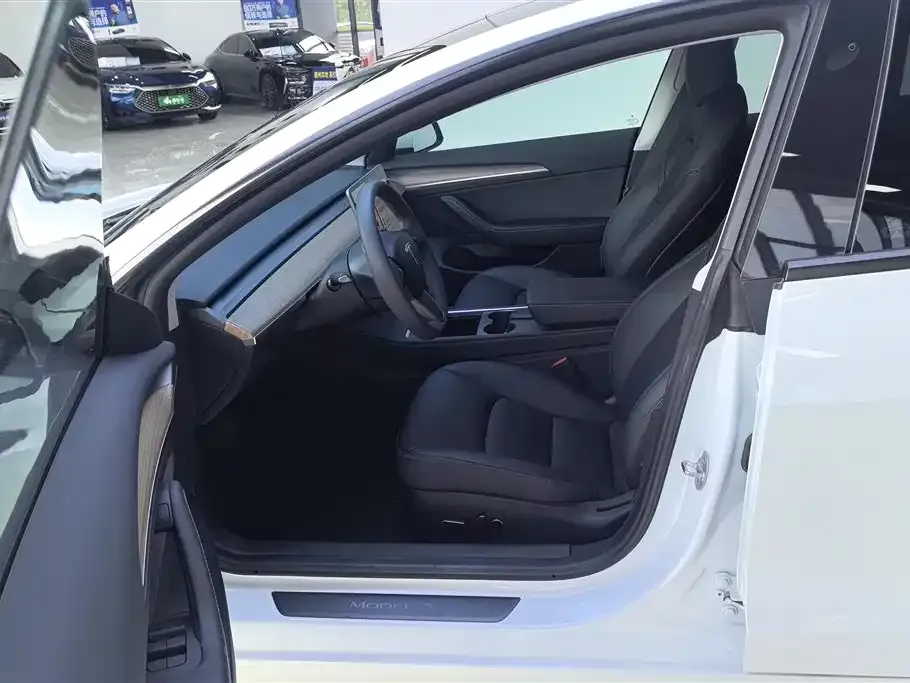 Tesla Model 3 — фото 10