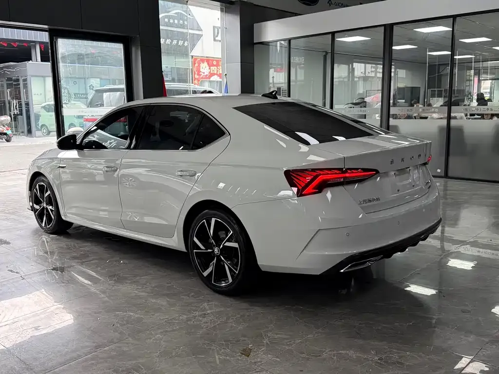 Skoda Octavia — фото 4