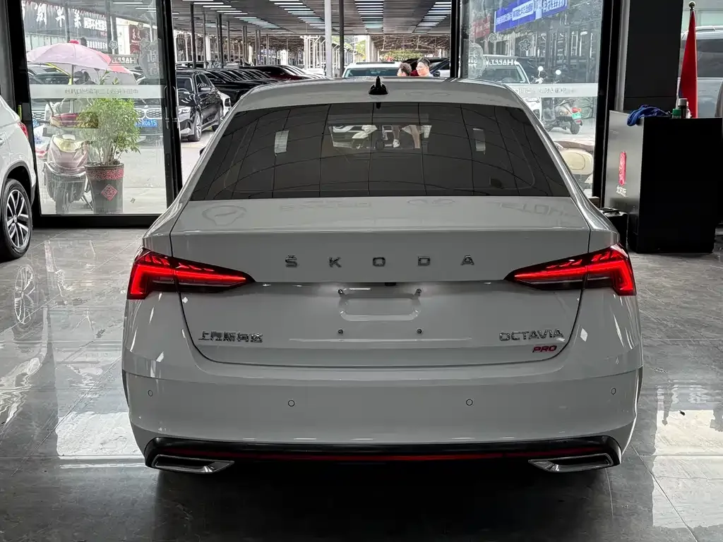 Skoda Octavia — фото 8