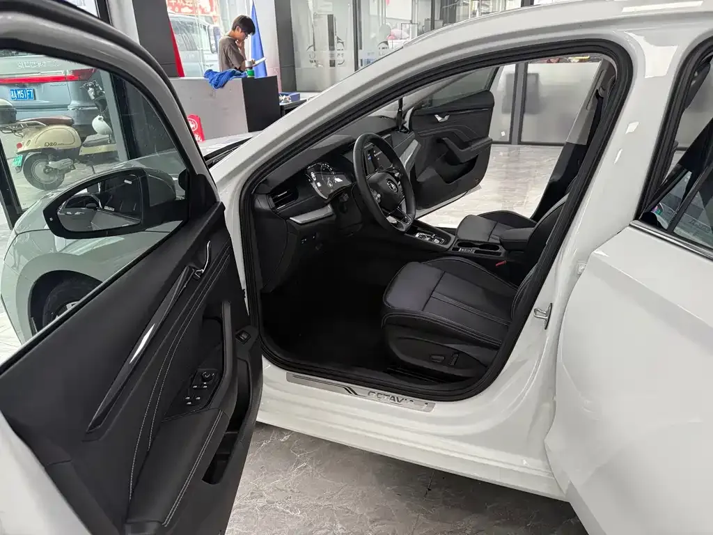 Skoda Octavia — фото 2
