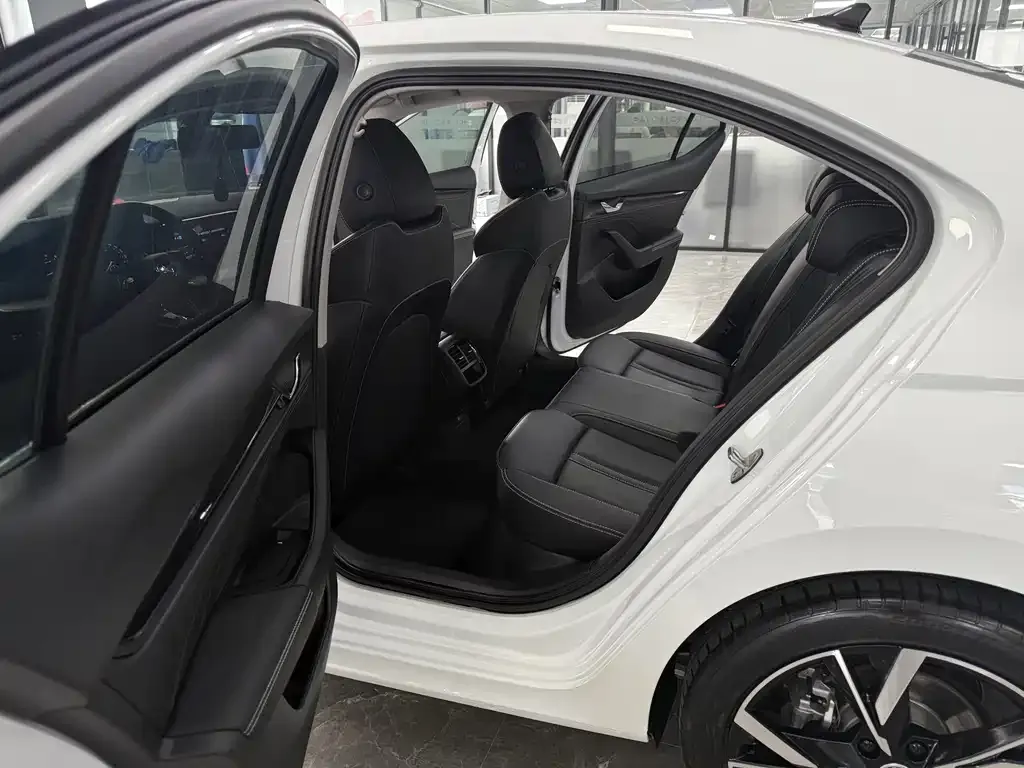 Skoda Octavia — фото 10