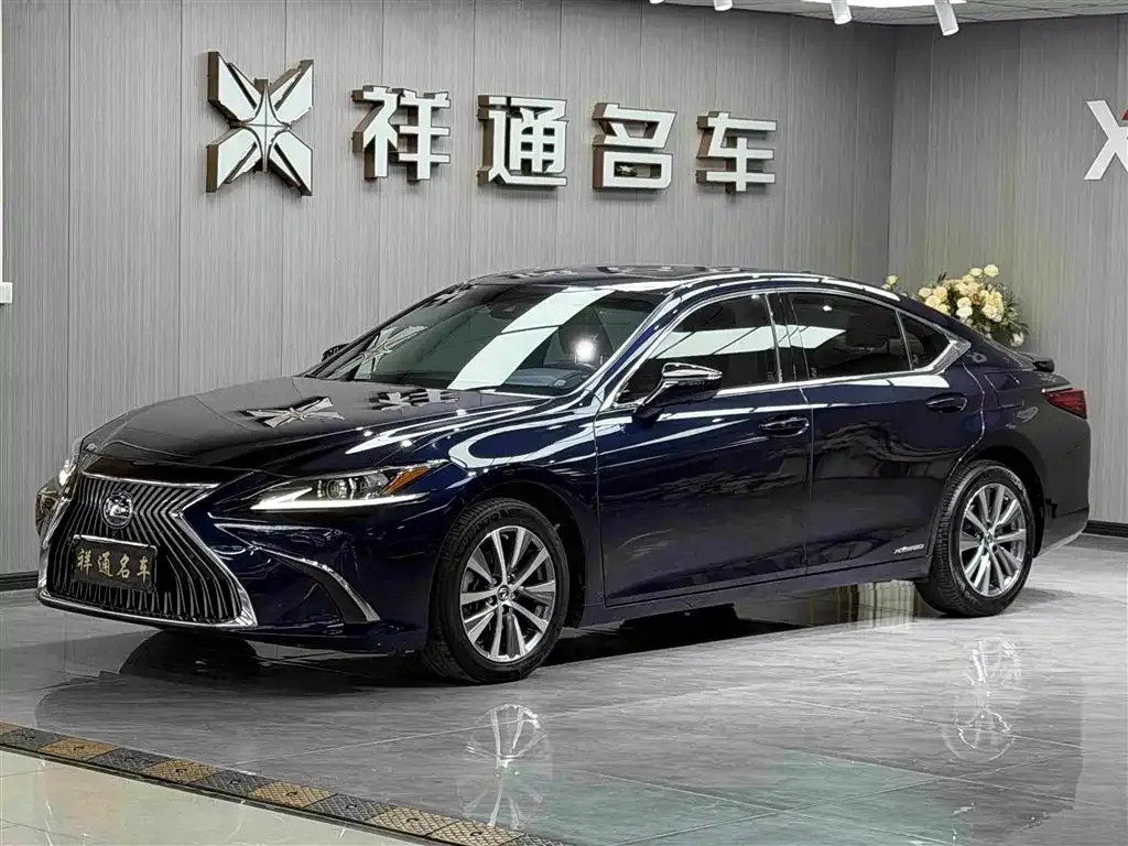 Lexus ES — фото 1