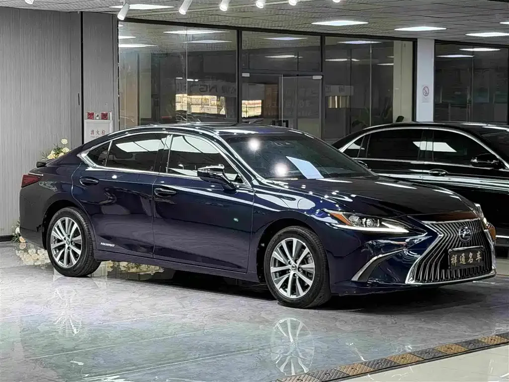 Lexus ES — фото 9