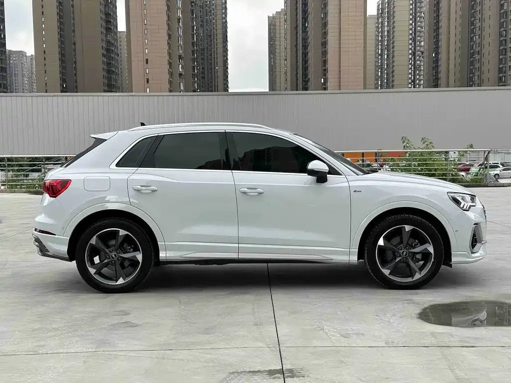 Audi Q3 — фото 10