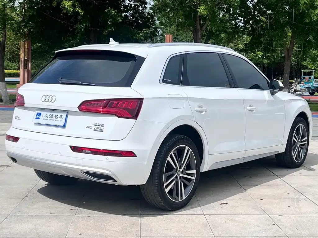 Audi Q5L — фото 4