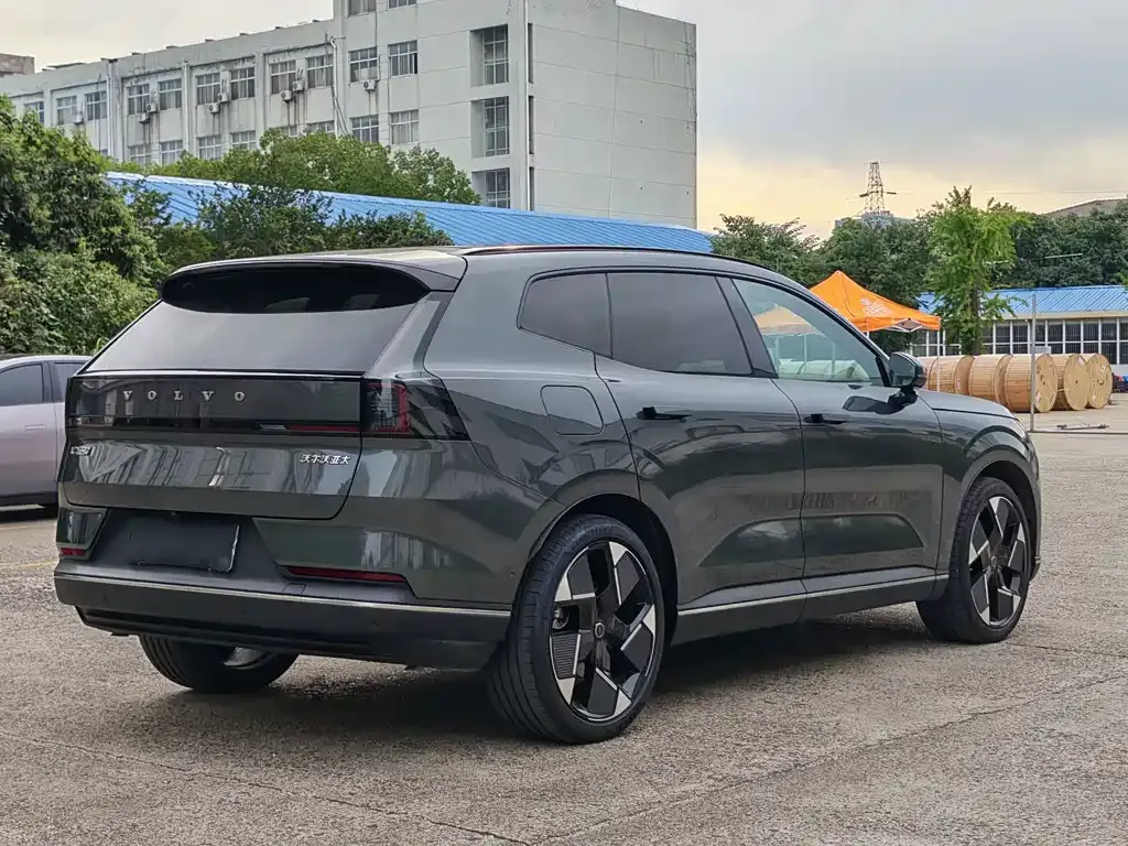 Volvo XC70 Plug-in Hybrid — фото 7