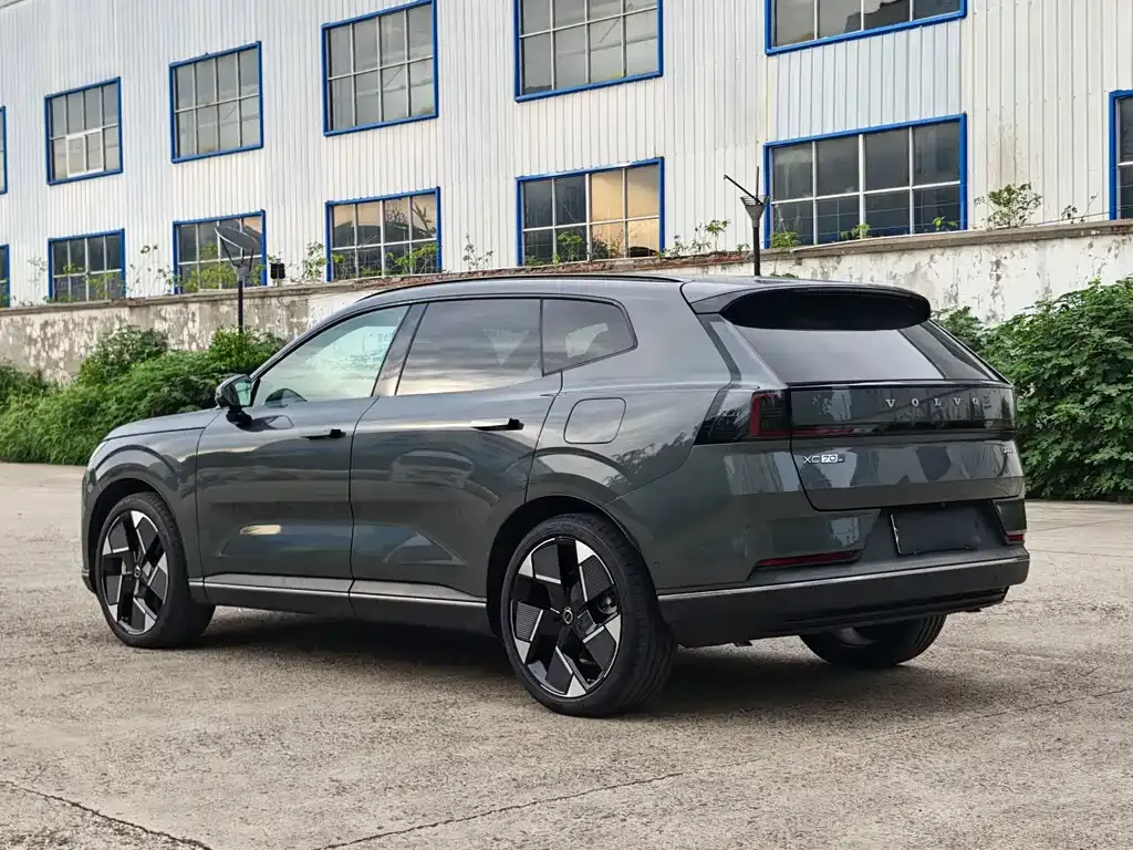 Volvo XC70 Plug-in Hybrid — фото 3