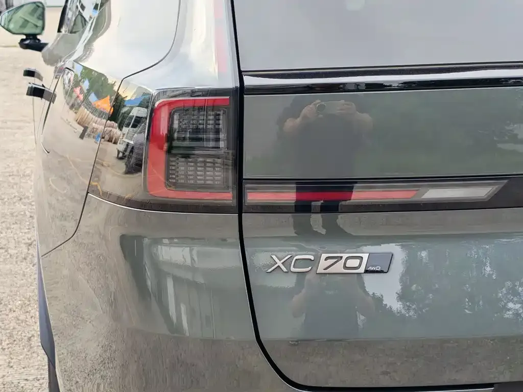 Volvo XC70 Plug-in Hybrid — фото 4