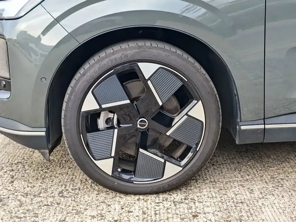 Volvo XC70 Plug-in Hybrid — фото 8